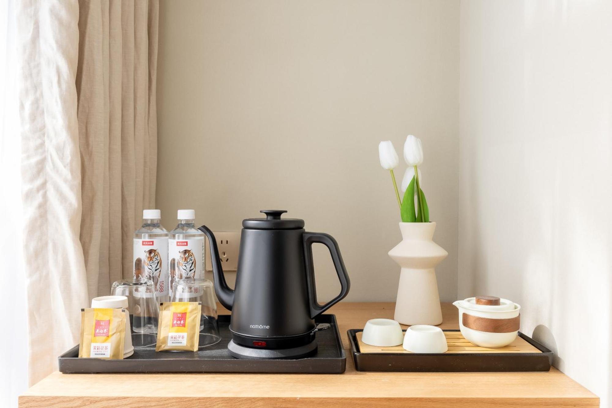 Tangfu Nanluoguxiang Wang Fu Jing Forbidden Snack Street Hotel,1 Stop Walking To Airport Express,3 Stop To Tiananmen&free Laundry Dry Service &professional Free Tour Ticket Service With Speaking Staff 3*