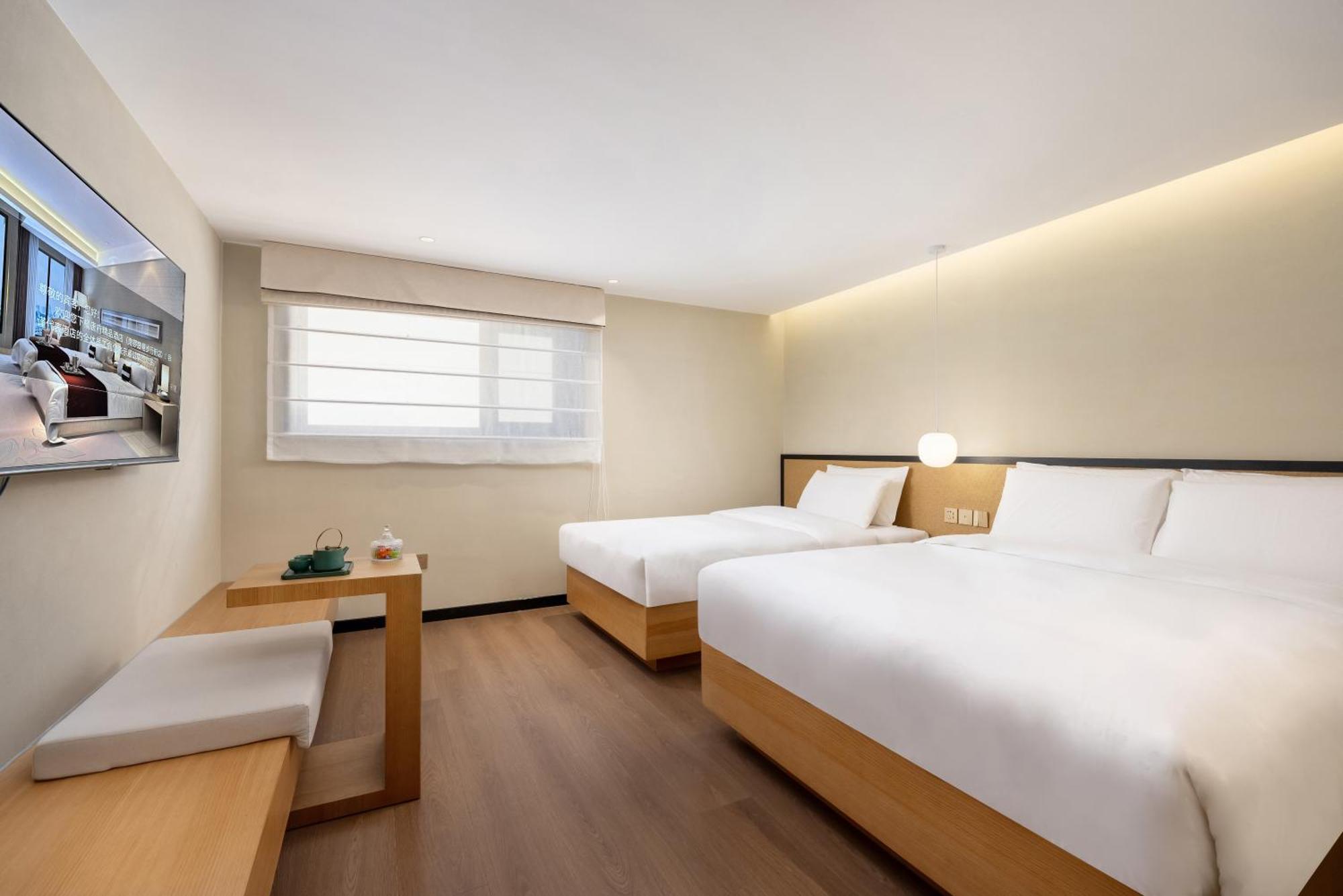 Khách sạn Tangfu Nanluoguxiang Wang Fu Jing Forbidden Snack Street Hotel,1 Stop Walking To Airport Express,3 Stop To Tiananmen&free Laundry Dry Service &professional Free Tour Ticket Service With Speaking Staff