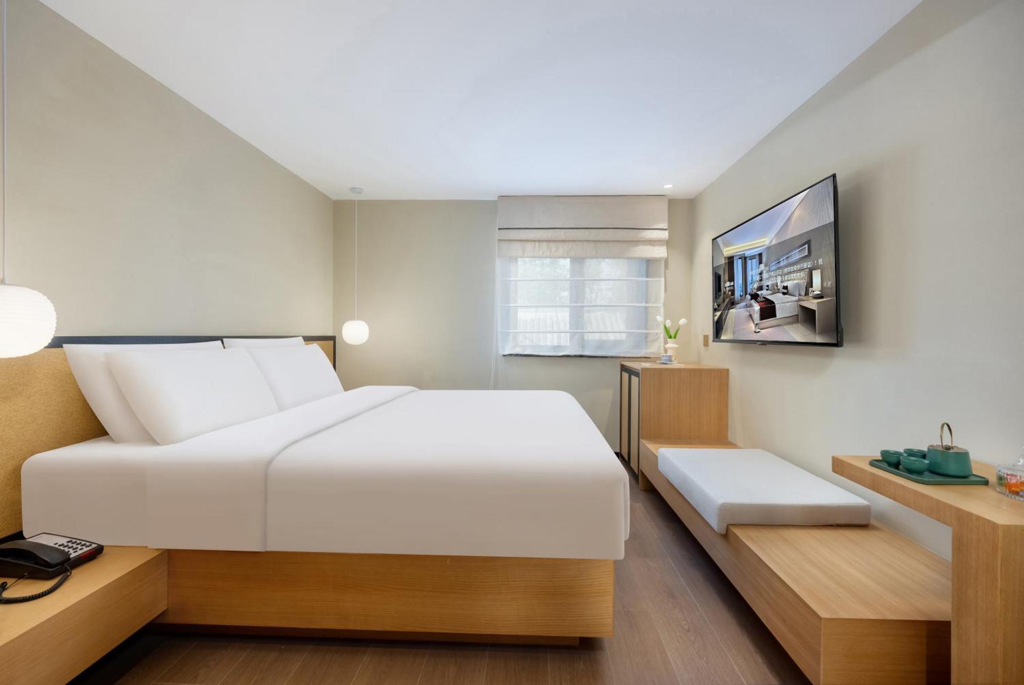 Tangfu Nanluoguxiang Wang Fu Jing Forbidden Snack Street Hotel,1 Stop Walking To Airport Express,3 Stop To Tiananmen&free Laundry Dry Service &professional Free Tour Ticket Service With Speaking Staff Bắc Kinh