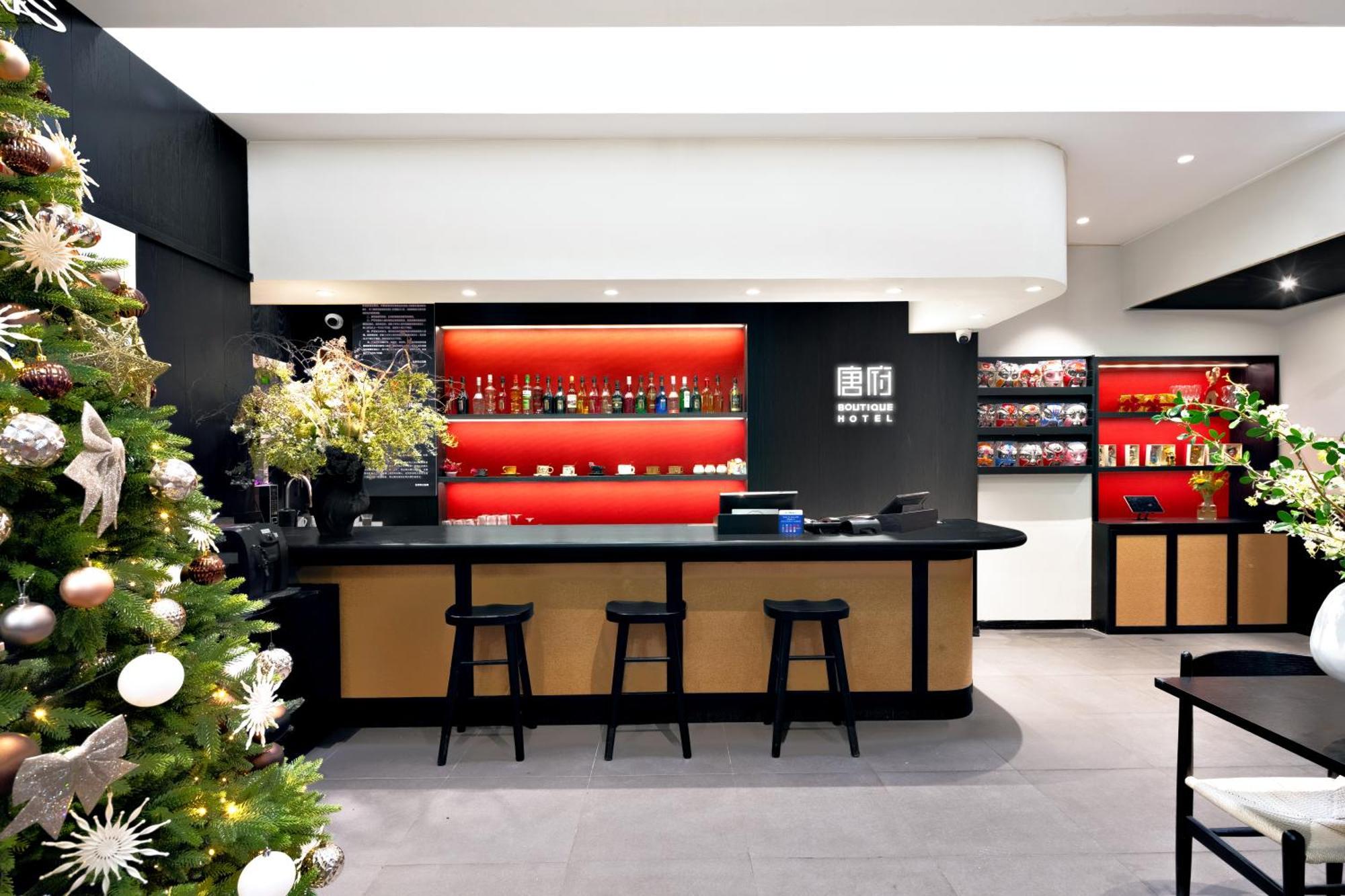 Tangfu Nanluoguxiang Wang Fu Jing Forbidden Snack Street Hotel,1 Stop Walking To Airport Express,3 Stop To Tiananmen&free Laundry Dry Service &professional Free Tour Ticket Service With Speaking Staff Khách sạn