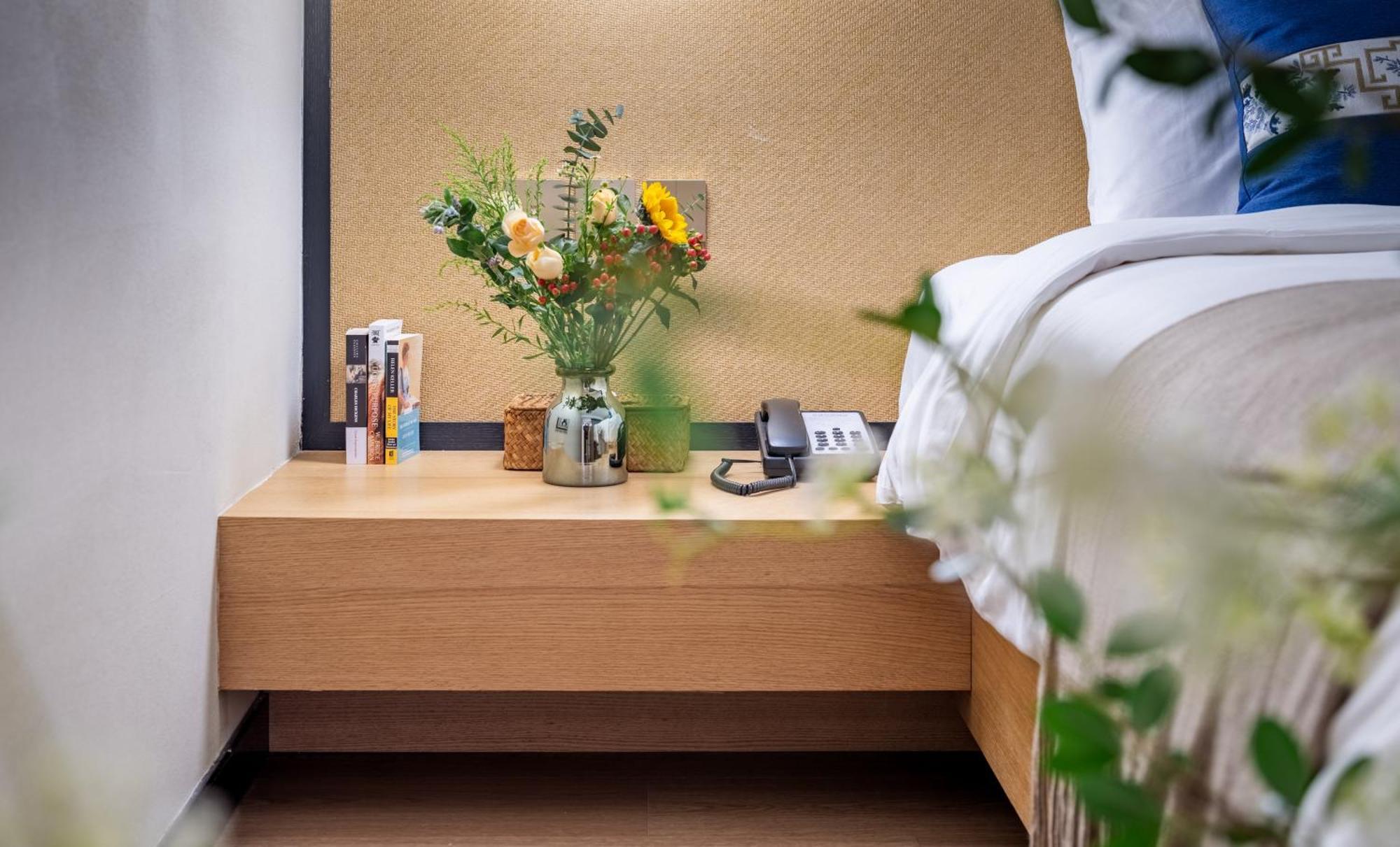 Khách sạn Tangfu Nanluoguxiang Wang Fu Jing Forbidden Snack Street Hotel,1 Stop Walking To Airport Express,3 Stop To Tiananmen&free Laundry Dry Service &professional Free Tour Ticket Service With Speaking Staff 3*