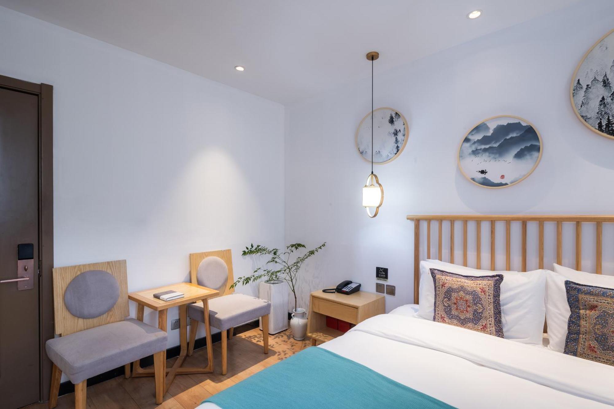 Khách sạn Tangfu Nanluoguxiang Wang Fu Jing Forbidden Snack Street Hotel,1 Stop Walking To Airport Express,3 Stop To Tiananmen&free Laundry Dry Service &professional Free Tour Ticket Service With Speaking Staff 3*