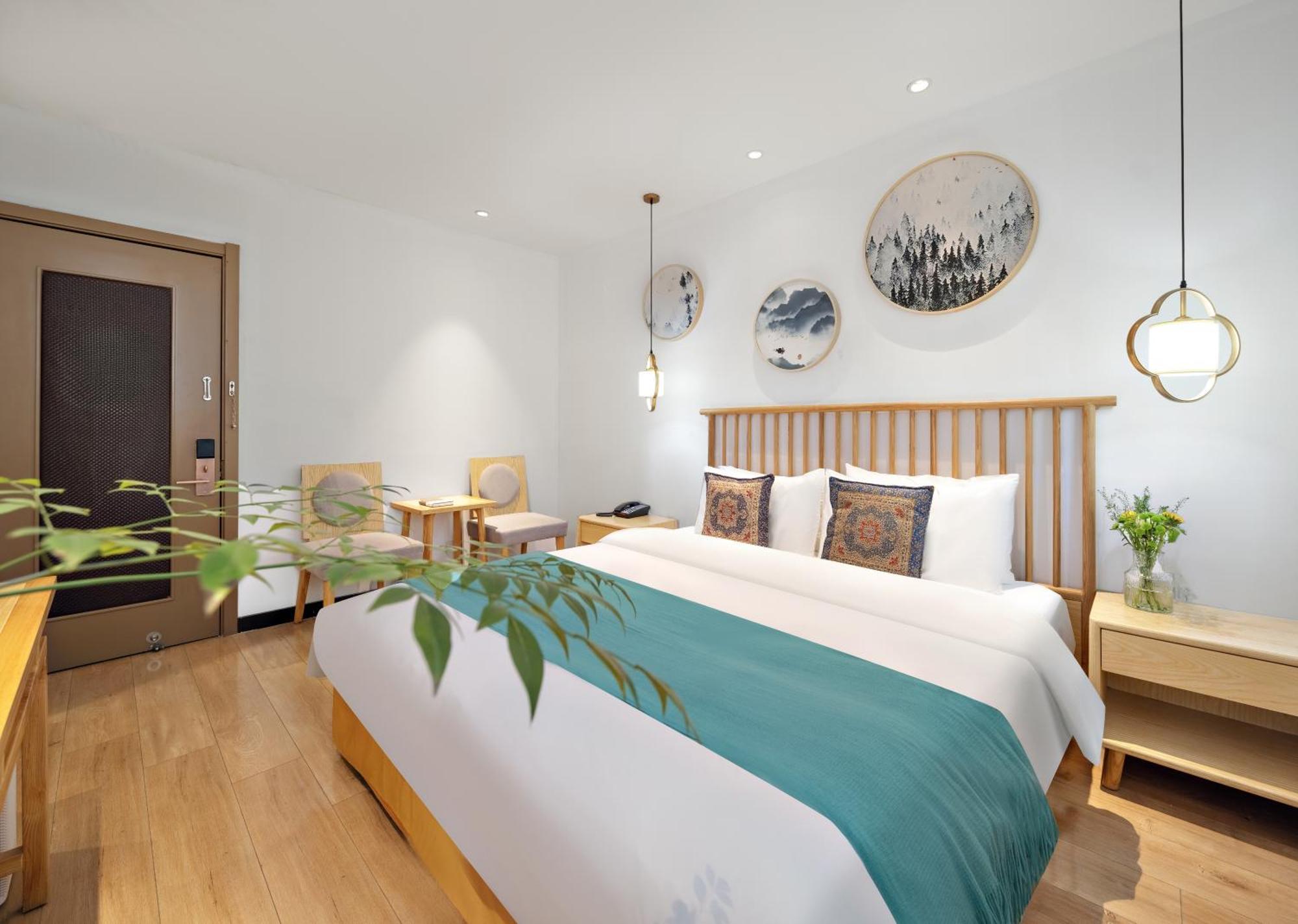 Tangfu Nanluoguxiang Wang Fu Jing Forbidden Snack Street Hotel,1 Stop Walking To Airport Express,3 Stop To Tiananmen&free Laundry Dry Service &professional Free Tour Ticket Service With Speaking Staff