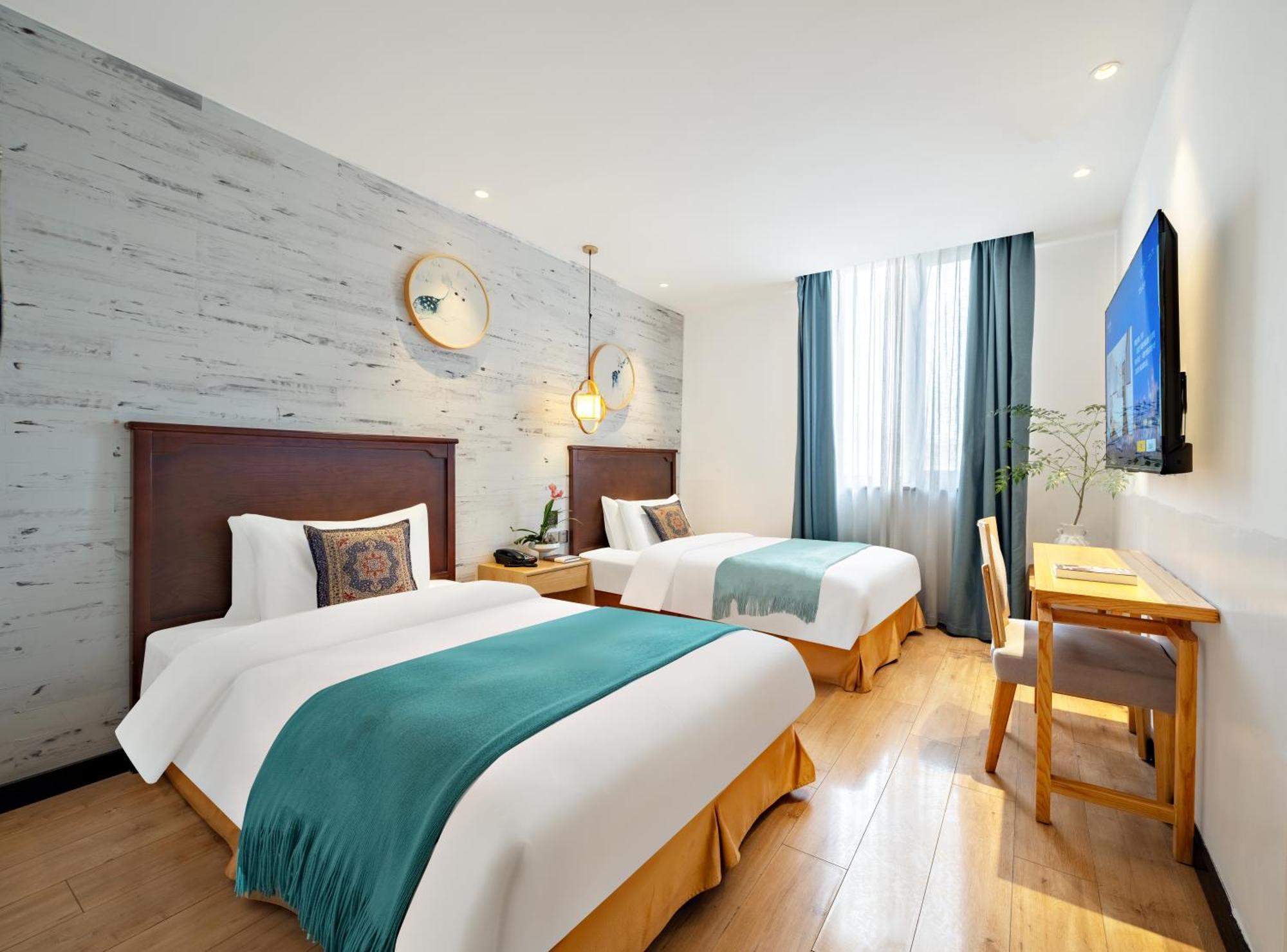 Tangfu Nanluoguxiang Wang Fu Jing Forbidden Snack Street Hotel,1 Stop Walking To Airport Express,3 Stop To Tiananmen&free Laundry Dry Service &professional Free Tour Ticket Service With Speaking Staff Khách sạn