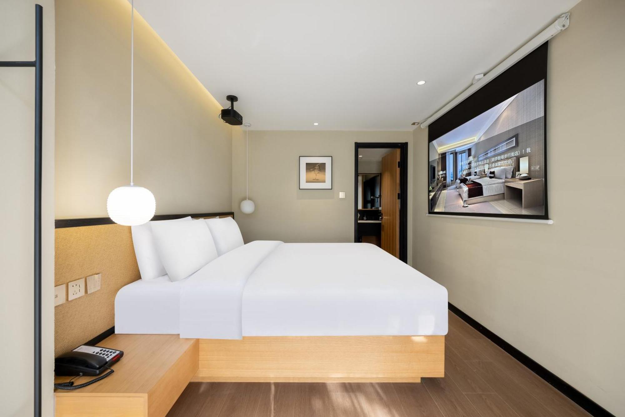 Tangfu Nanluoguxiang Wang Fu Jing Forbidden Snack Street Hotel,1 Stop Walking To Airport Express,3 Stop To Tiananmen&free Laundry Dry Service &professional Free Tour Ticket Service With Speaking Staff 3*
